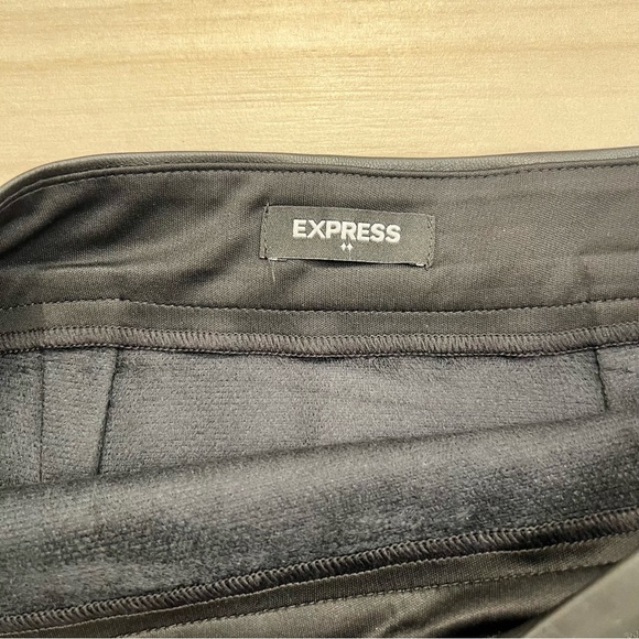 NWT Mini Skirt by Express, Black | Women’s Size 6 - Picture 2 of 6